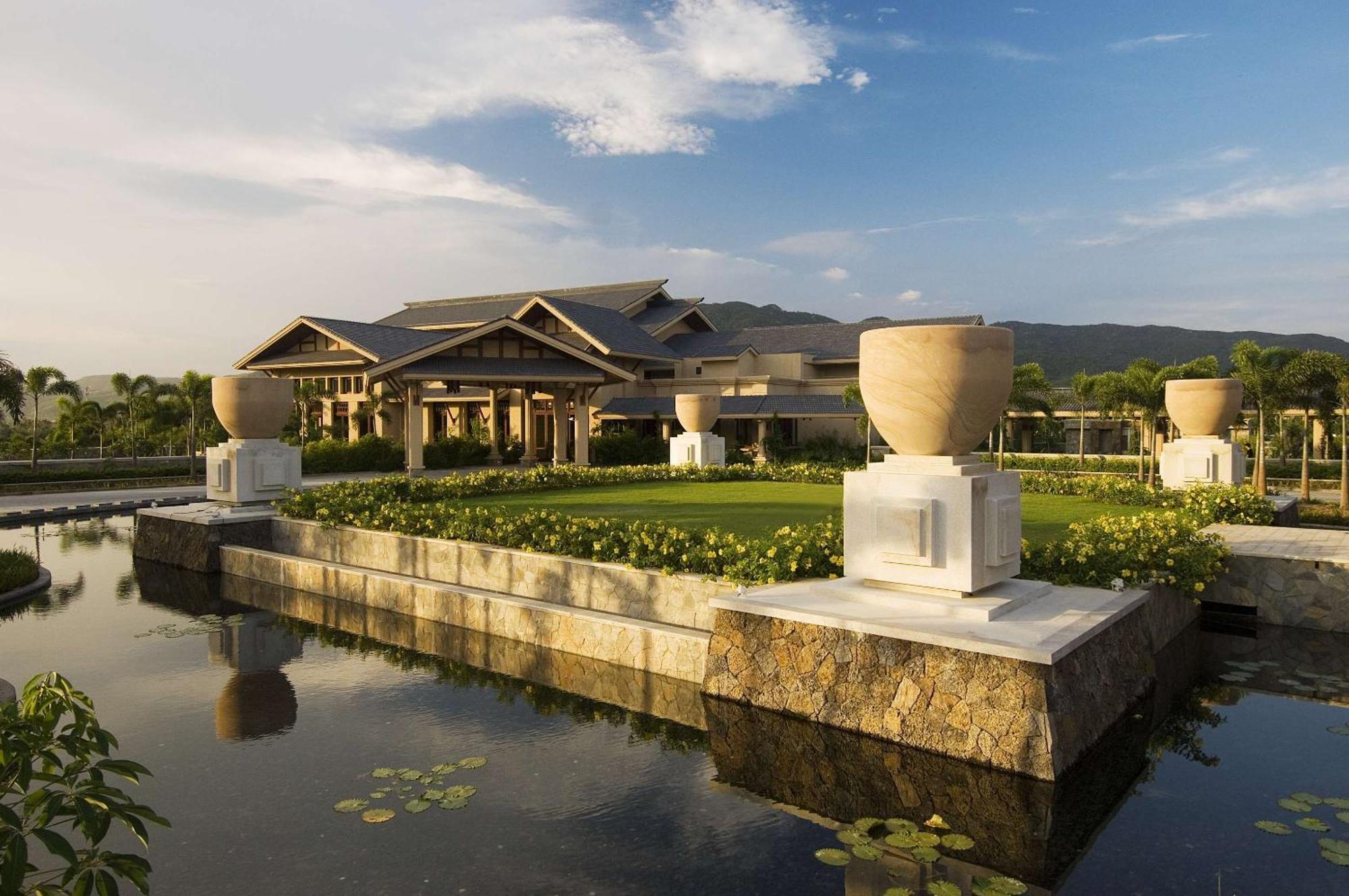 Hilton Sanya Yalong Bay Resort & Spa Exterior photo